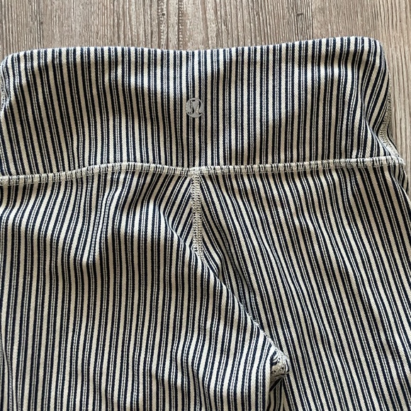 Lululemon pinstripe align pants size 4 - Picture 5 of 5